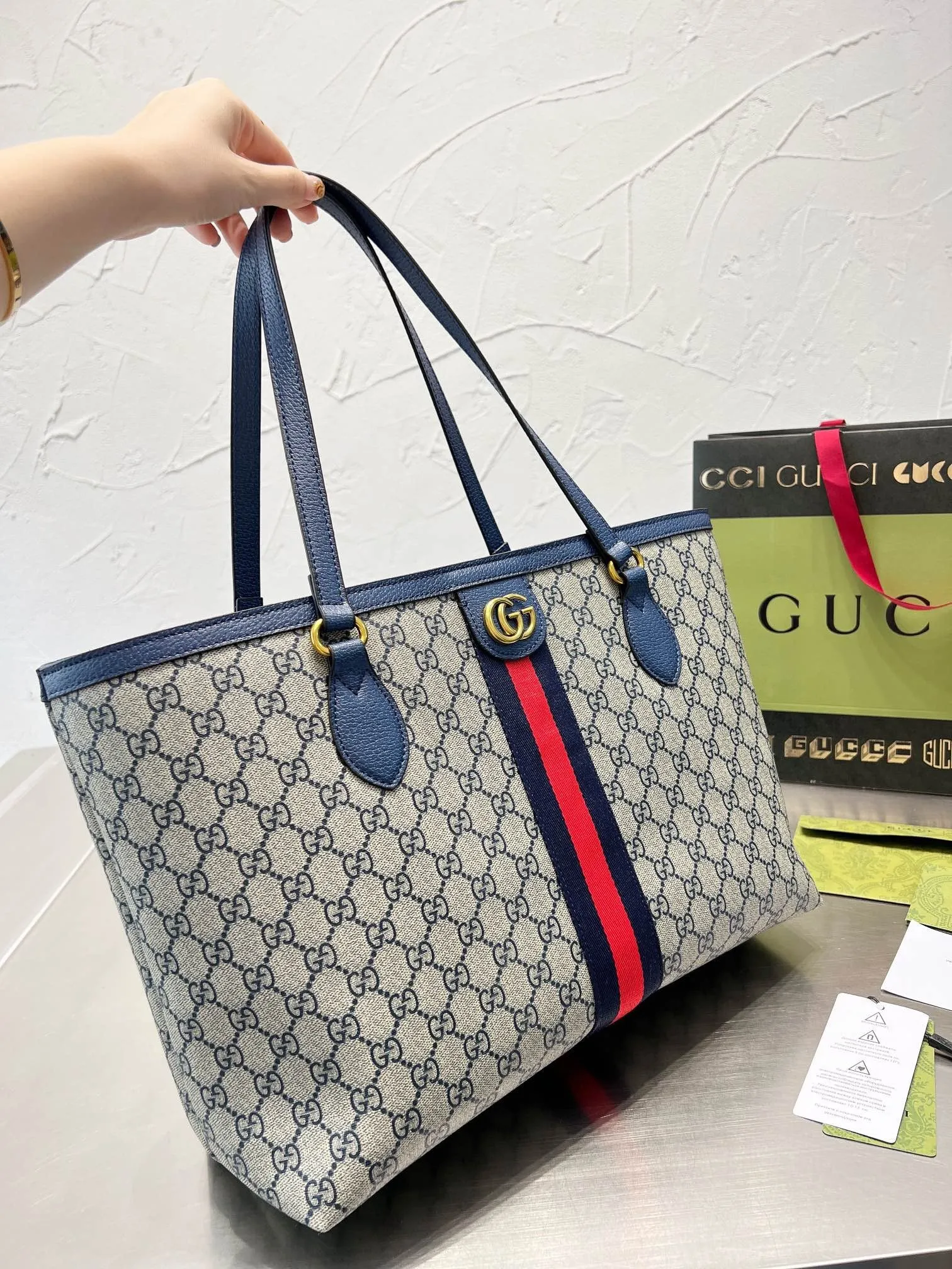 GC479 Ophidia GG Medium Tote / 15"W x 11"H x 5.5"D