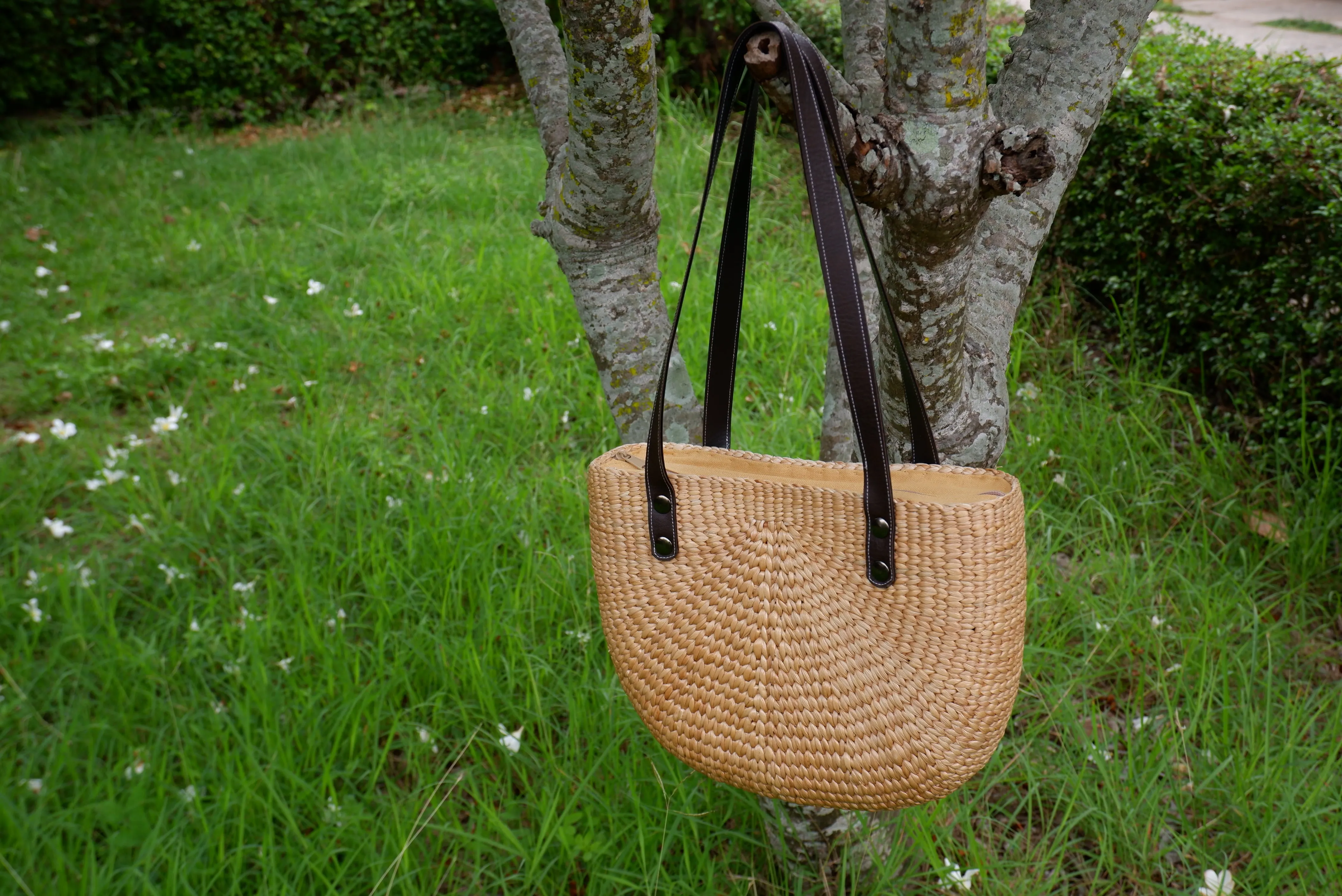 Medium) straw and leather handbags