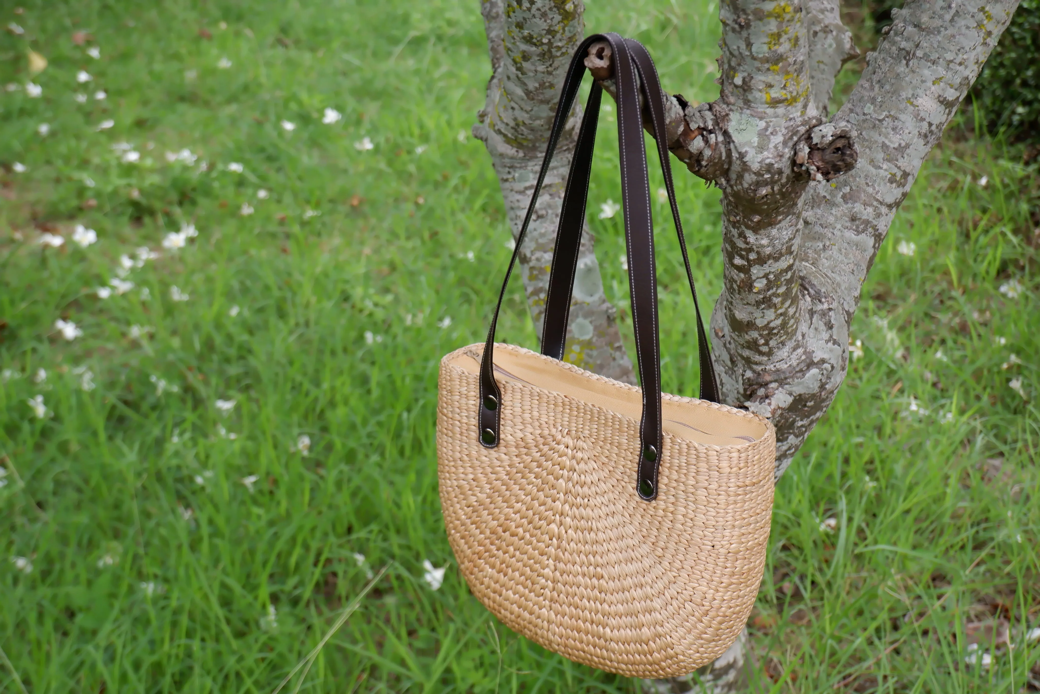 Medium) straw and leather handbags