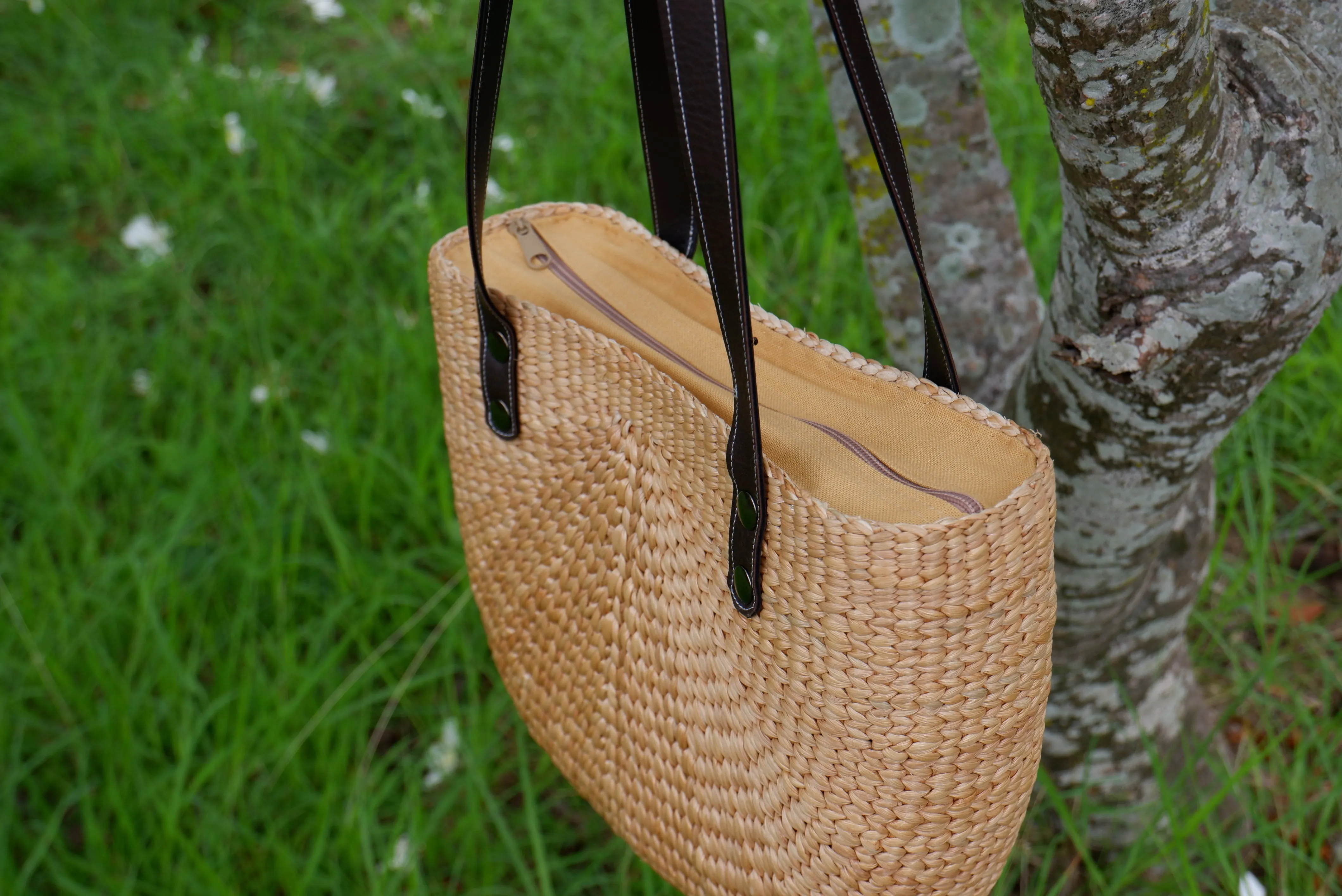 Medium) straw and leather handbags
