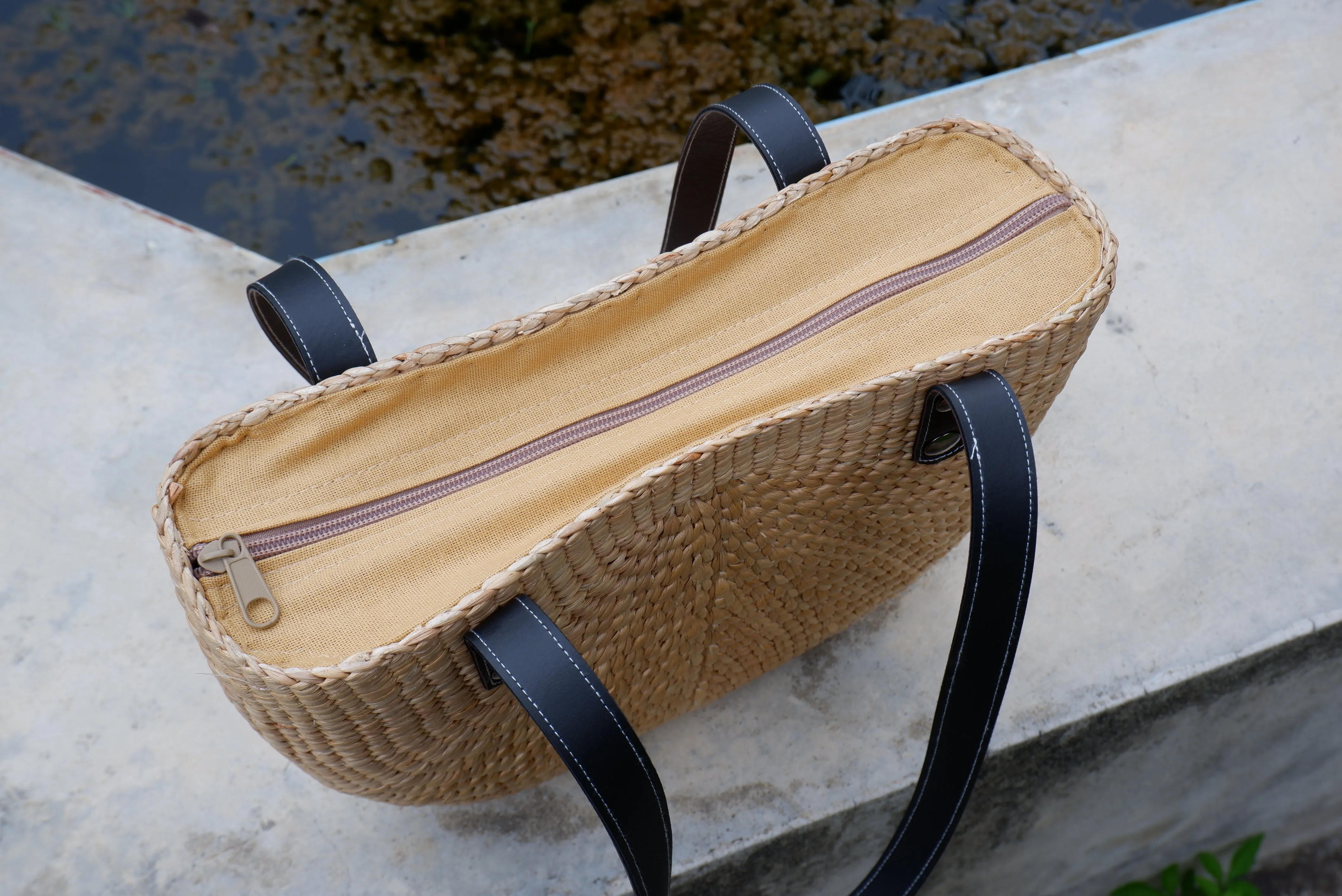 Medium) straw and leather handbags