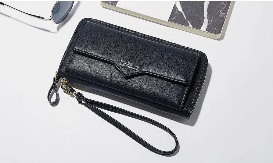 WILLOW’S WRISTLET WALLET