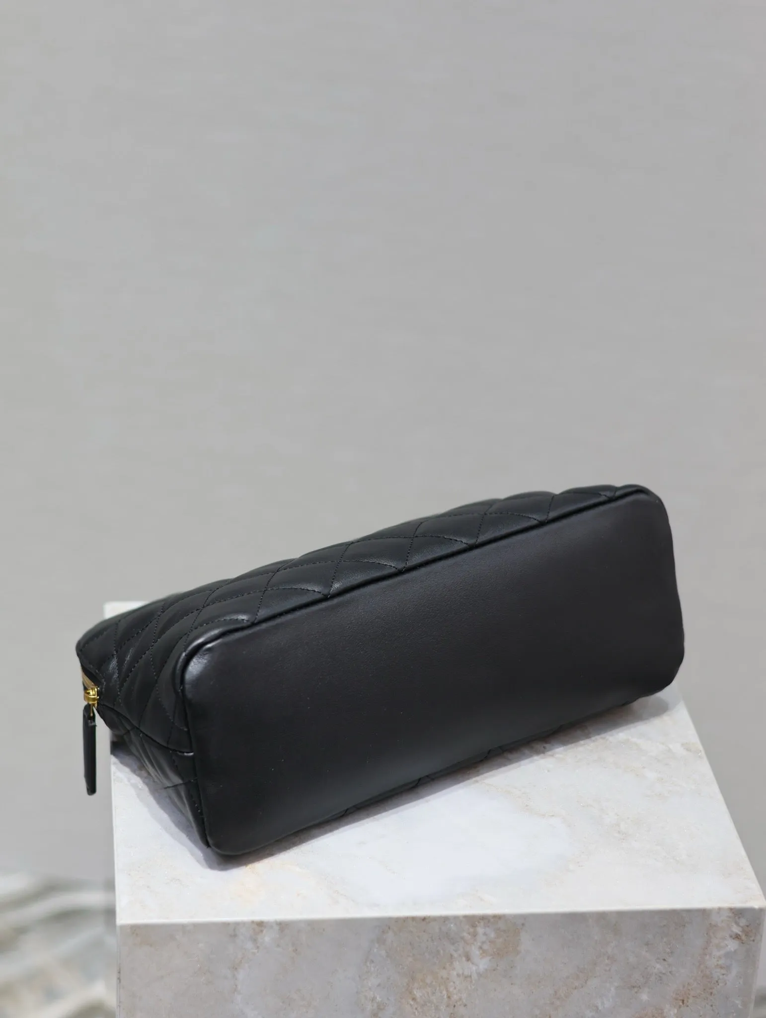 YSK334 Le Cassander Pouch / 11.8x7.8x4.3inch
